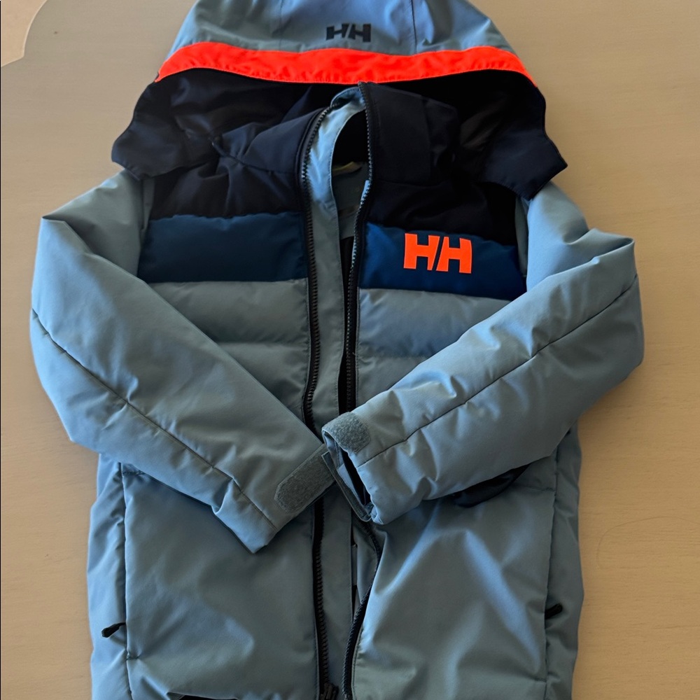 VGUC boys size 8 Helly Hansen ski jacket/winter coat. Great coat 😎💙🩵🧡